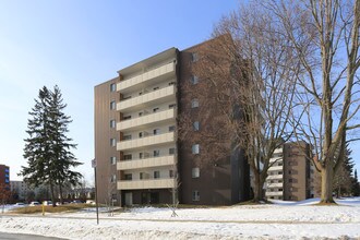 Holborn Apartments in Kitchener, ON - Building Photo - Building Photo