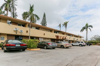 Creek Club Apartments in Miami, FL - Foto de edificio - Building Photo