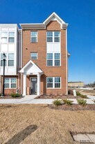 908 Jenkins Ct in Wheeling, IL - Building Photo