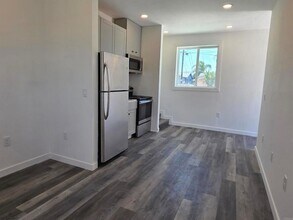 1819 Oakshire Ct in San Diego, CA - Foto de edificio - Building Photo