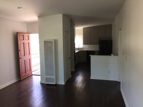 117 N Lucia Ave, Unit 2 in Redondo Beach, CA - Building Photo - Building Photo