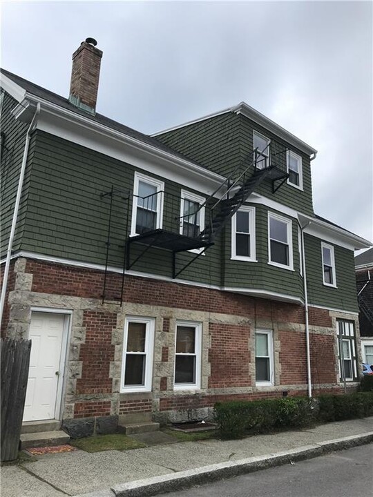 56 Middleton Ave-Unit -1 in Newport, RI - Building Photo