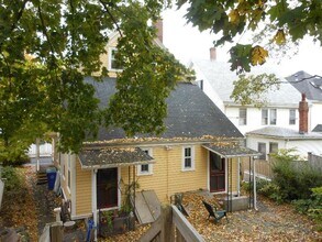 78 Charlesbank Rd, Unit 1 in Newton, MA - Foto de edificio - Building Photo