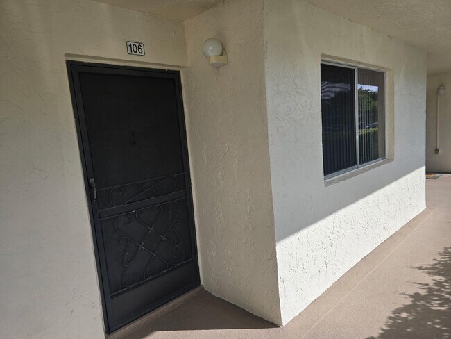 3186 Via Poinciana in Greenacres, FL - Building Photo - Building Photo