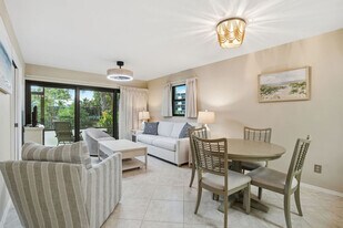 600 Neapolitan Way in Naples, FL - Building Photo