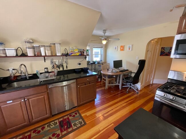 21 Chandler St, Unit 3 in Somerville, MA - Foto de edificio - Building Photo