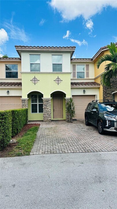 5217 SW 78th Terrace in Davie, FL - Building Photo