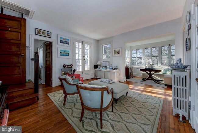 property at 1622 1/2 29th St NW