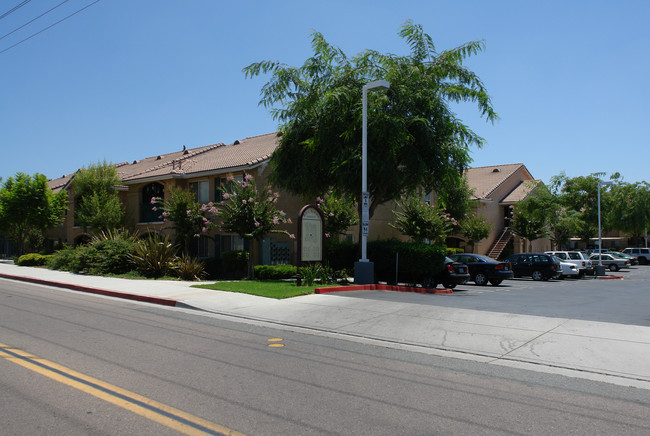 Royal Heights Apartments in El Cajon, CA - Building Photo - Building Photo