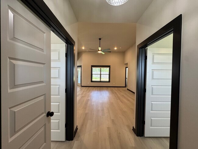 3204 SW Camden Dr in Bentonville, AR - Building Photo - Building Photo