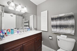 230 E Ontario St in Chicago, IL - Building Photo - Building Photo