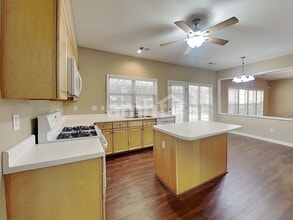 5715 Oxborough Way in Alpharetta, GA - Foto de edificio - Building Photo