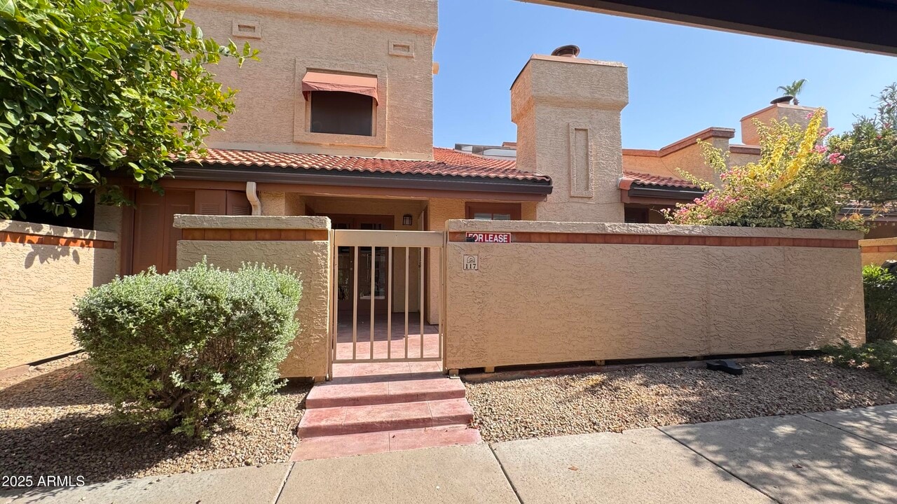 6900 E Gold Dust Ave in Paradise Valley, AZ - Building Photo
