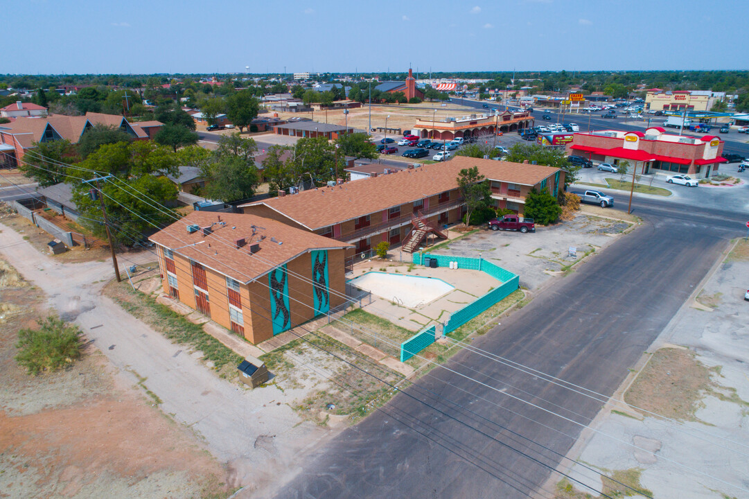 Imperial Apartments in Midland, TX - Building Photo