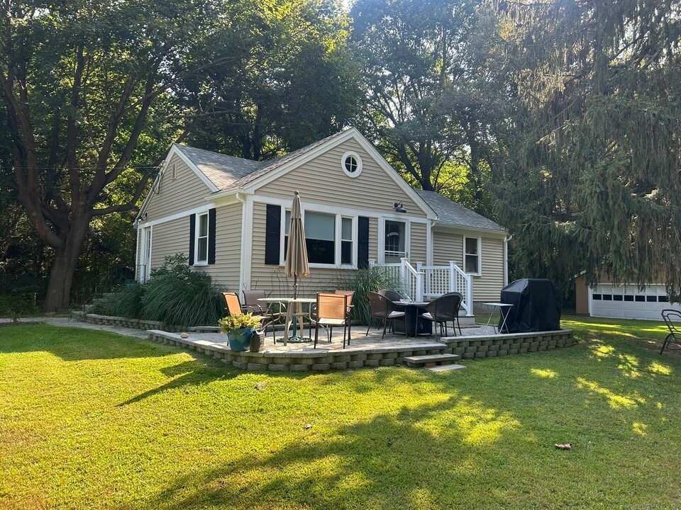 40 Whedon Ln in Madison, CT - Building Photo