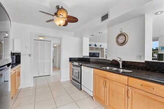 1000 Parkview Dr in Hallandale Beach, FL - Building Photo - Building Photo