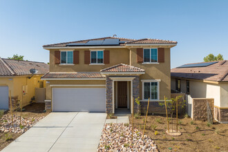 Pacific Point in Hesperia, CA - Foto de edificio - Building Photo