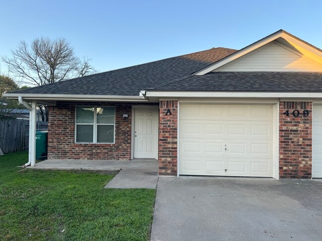 409 Topeka Ct, Unit #A in Nolanville, TX - Building Photo - Building Photo