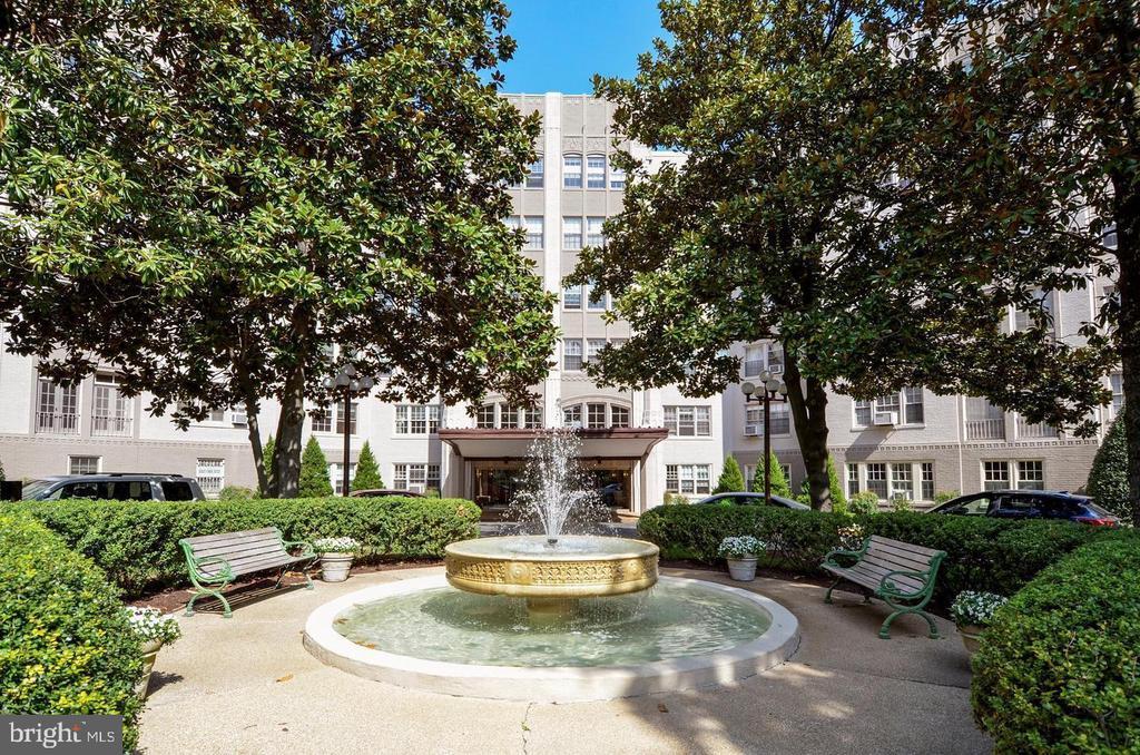 2737 Devonshire Pl NW in Washington, DC - Building Photo
