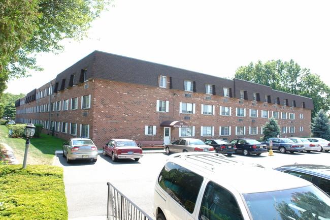 Putnam House in Union, NJ - Foto de edificio - Building Photo