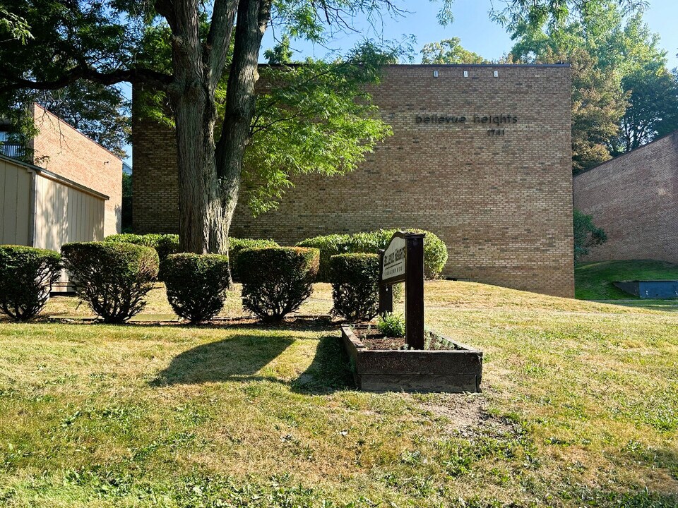 1741 W Onondaga St in Syracuse, NY - Foto de edificio