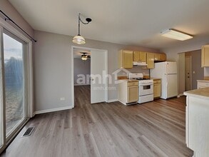 318 Whitmore Trl in McHenry, IL - Building Photo - Building Photo