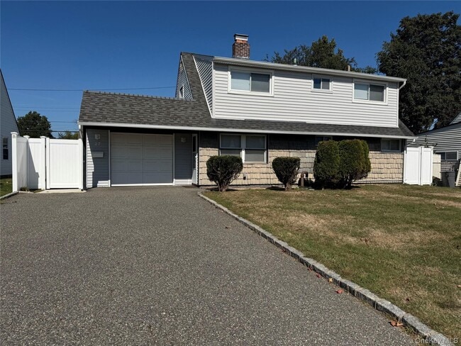 property at 27 Gleaner Ln