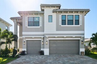 13076 Feathering Wy in Palm Beach Gardens, FL - Building Photo