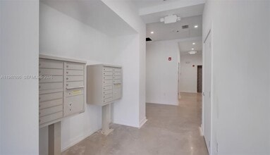 2010 SW 25th Ter in Miami, FL - Building Photo - Building Photo