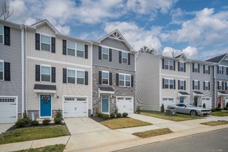 7263 Congressional Cir in Ruther Glen, VA - Building Photo - Building Photo