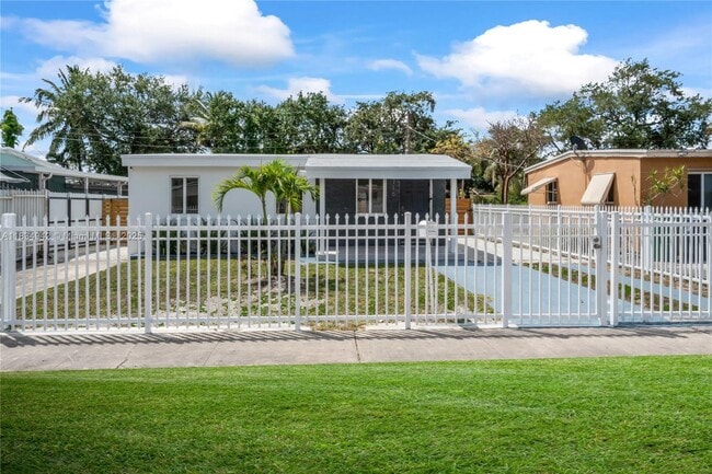 716 Burlington St in Opa Locka, FL - Building Photo - Building Photo