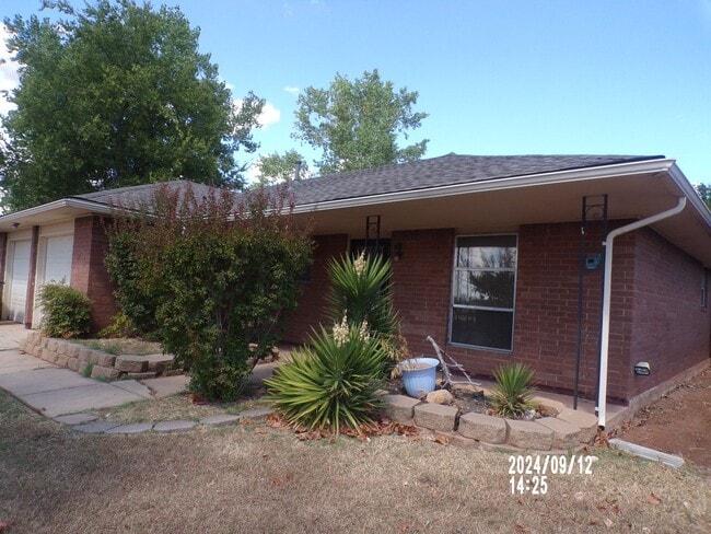 4704 SE Wilshire Terrace in Lawton, OK - Building Photo - Building Photo