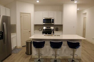1002 Austin Byu Dr in Hutto, TX - Building Photo - Building Photo