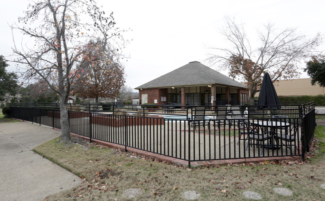 Wyngate Townhomes in Garland, TX - Foto de edificio - Building Photo