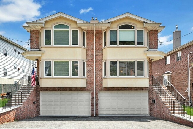 79 Myrtle Ave in Edgewater, NJ - Building Photo - Building Photo