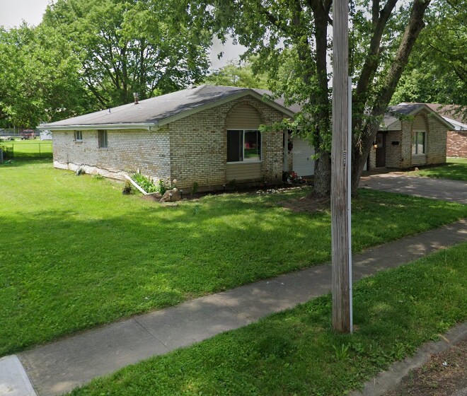 43 Teri Dr in West Milton, OH - Building Photo