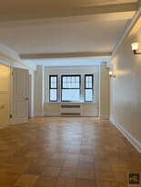 Christopher Street, Unit 4N in New York, NY - Building Photo
