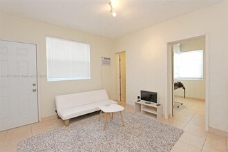1827 NW Flagler Terrace in Miami, FL - Building Photo - Building Photo