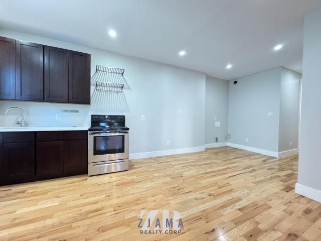 876 Lincoln Pl in Brooklyn, NY - Building Photo - Building Photo