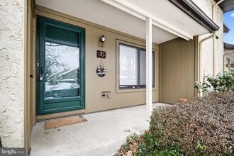 70 Hampshire Dr in Plainsboro, NJ - Building Photo - Building Photo