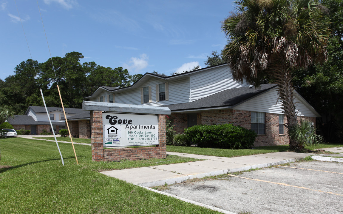 Cove Apartments in Green Cove Springs, FL - Foto de edificio