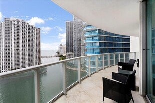 300 S Biscayne Blvd, Unit T1608 in Miami, FL - Building Photo