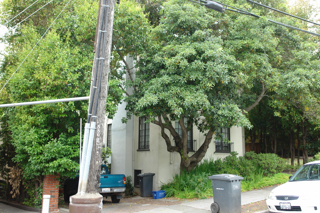 1876 Arch St in Berkeley, CA - Foto de edificio