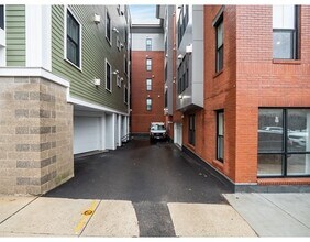 45 L St-Unit -11 in Boston, MA - Foto de edificio - Building Photo