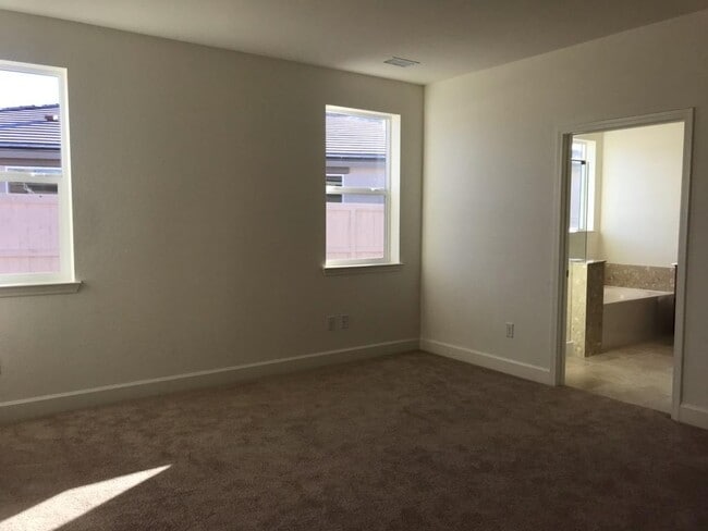 10000 Quintana Dr in Reno, NV - Building Photo - Building Photo