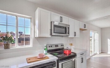 2033 Hassell Ave in North Las Vegas, NV - Building Photo - Building Photo