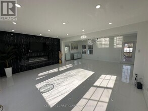 2070 Richmond St in London, ON - Building Photo - Building Photo