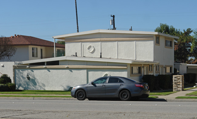 2945 N Garey Ave in Pomona, CA - Building Photo - Building Photo