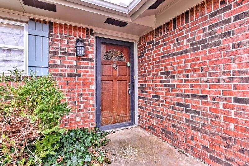 320 Cedar Crest Dr in Edmond, OK - Building Photo