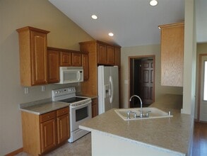 1416 Lee Ave in West Bend, WI - Building Photo - Building Photo